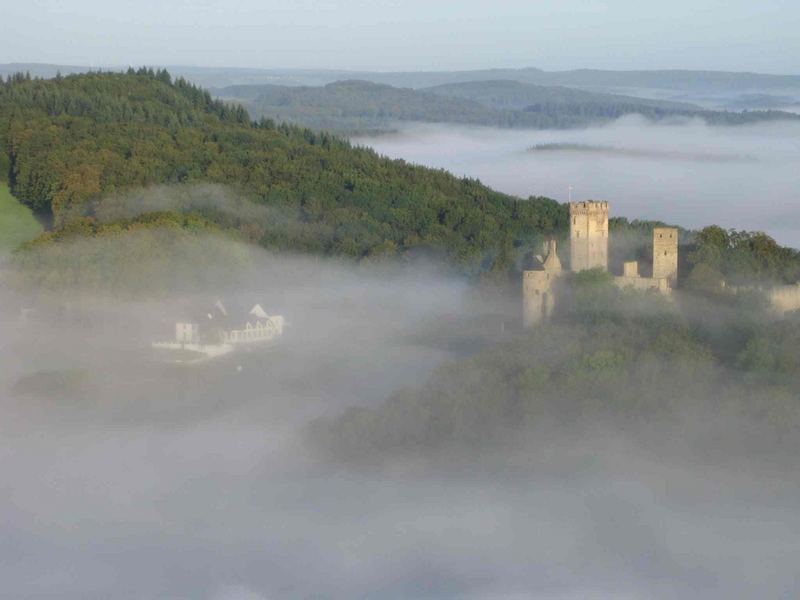 Die Kasselburg in Pelm /Eifel