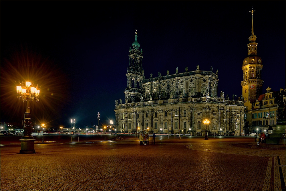 Die Katholische Hofkirche Dresden ...