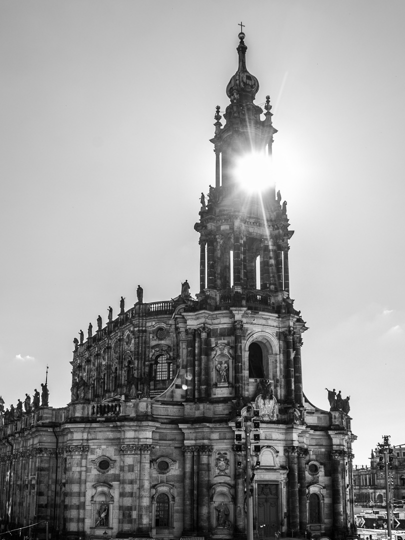 Die Katholische Hofkirche zu Dresden