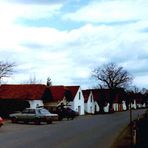 Die Kellergasse von Prellenkirchen.Von dort schaut man in die Pannonische Tiefebene.