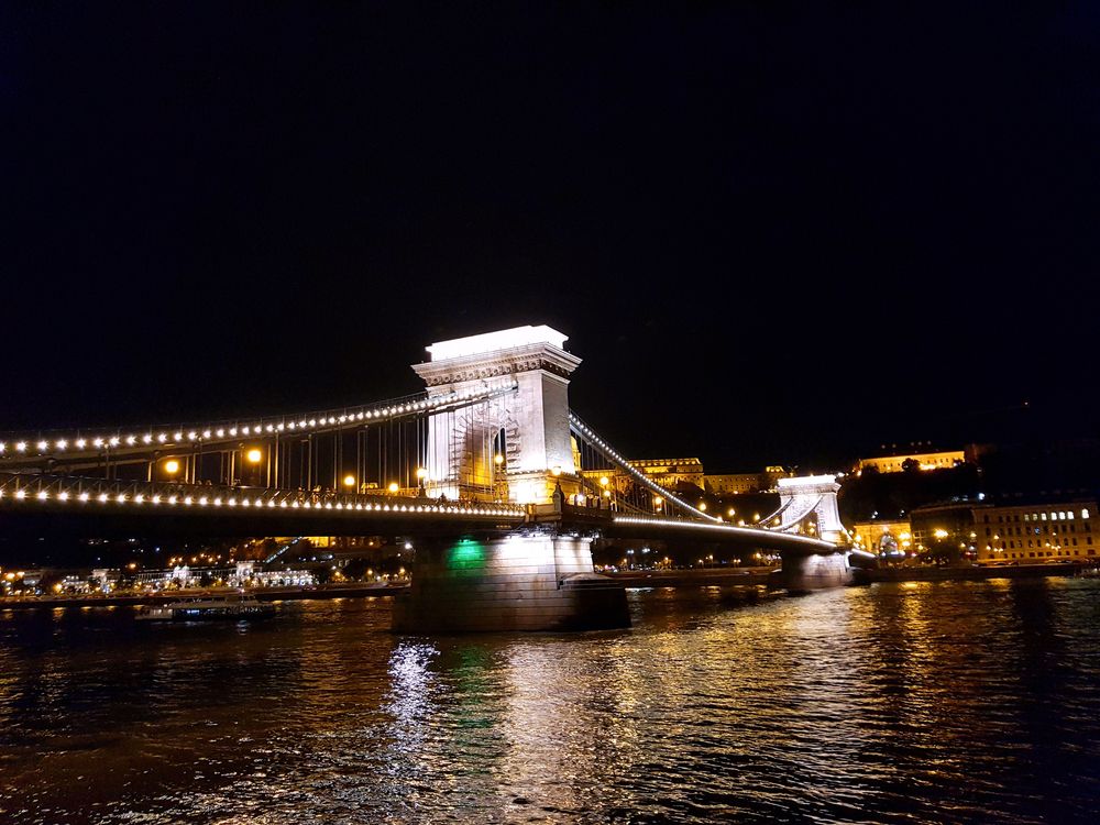 Die Kettenbrücke in Budapest Foto & Bild | architektur, europe, hungary ...