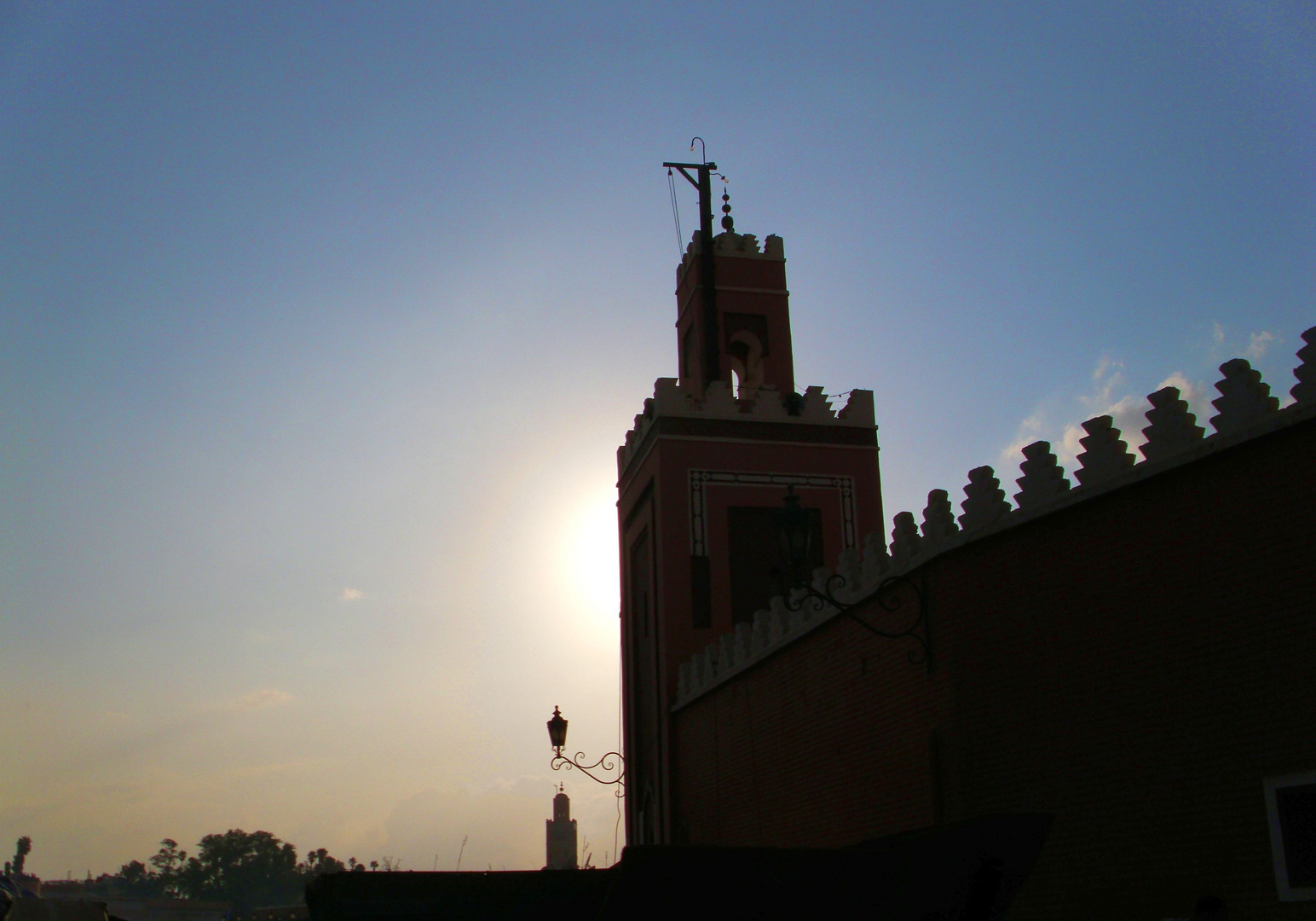 Die Kharbouch-Moschee und im Hintergrund die Koutoubia-Moschee