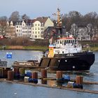 Die KIEL vor der Schleuse Kiel Holtenau