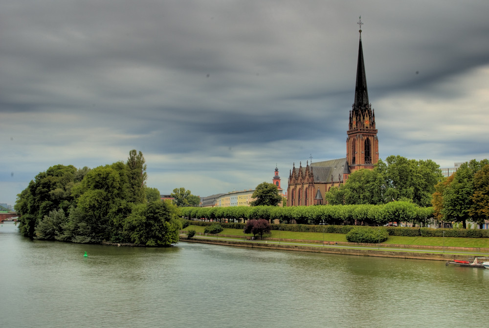 Die Kirche am Fluss