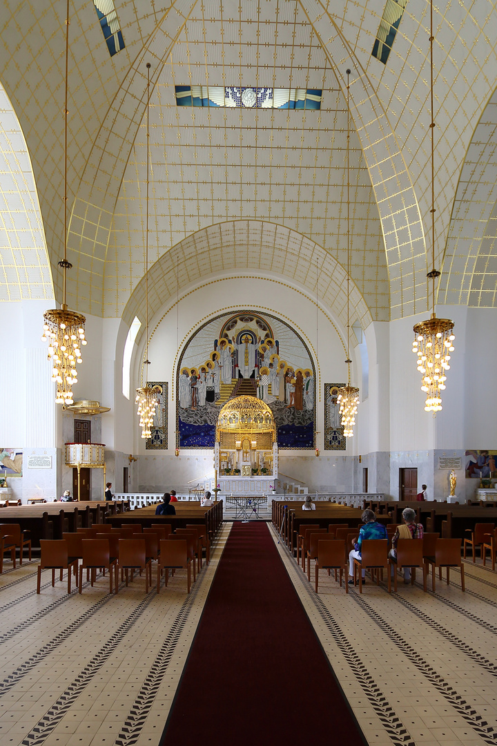 Die Kirche auf dem Lemoniberg - eine erster Blick nach innen