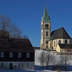 Die Kirche der sächsischen Grenzgemeinde Fürstenau dominiert Teile des Osterzgebirgskammes...