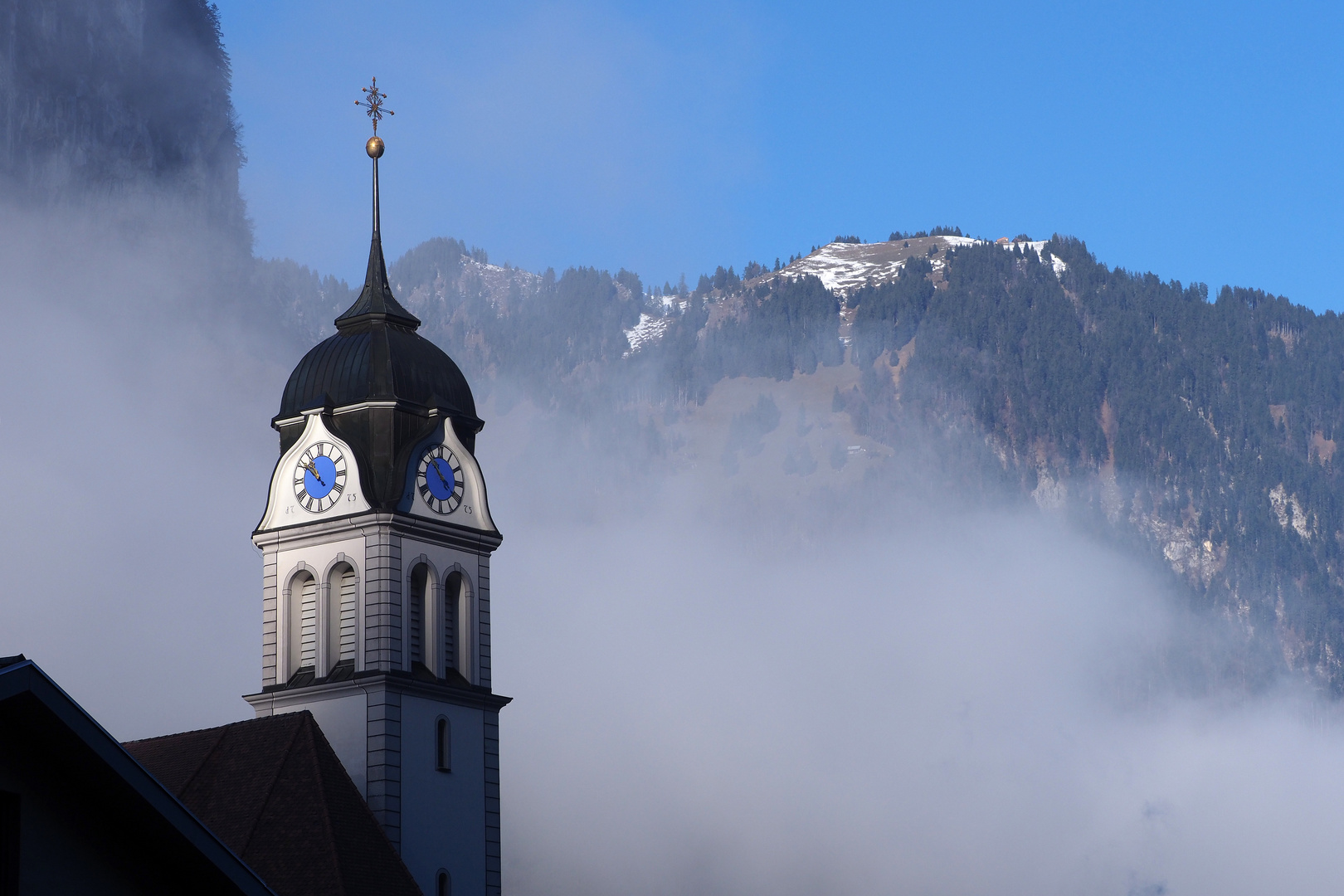 DIE KIRCHE IM DORF