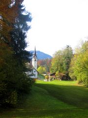 Die Kirche im Dorf ...