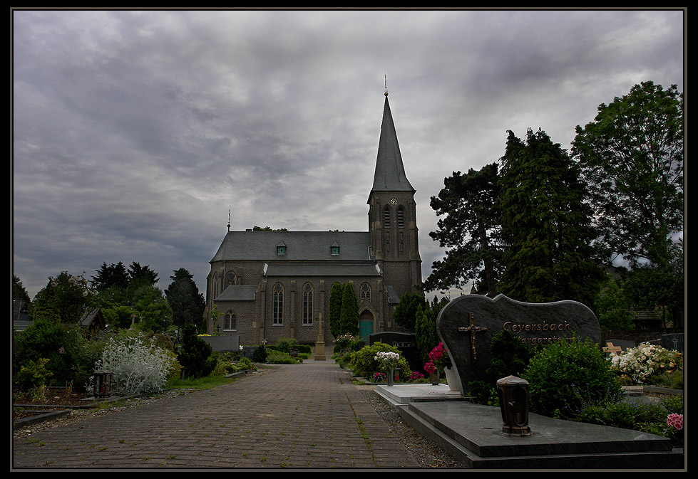 Die Kirche im Dorf lassen