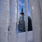 Die Kirche im eisigen Blickwinkel