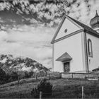 Die Kirche im idyllischen Ort Wamberg.