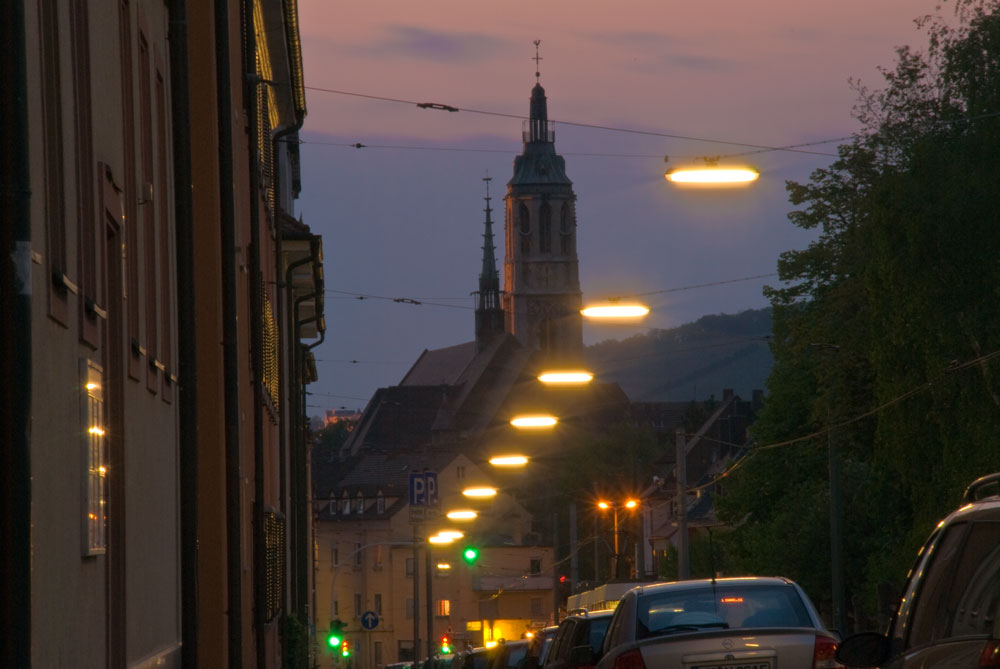 die Kirche im Licht der Dunkelheit