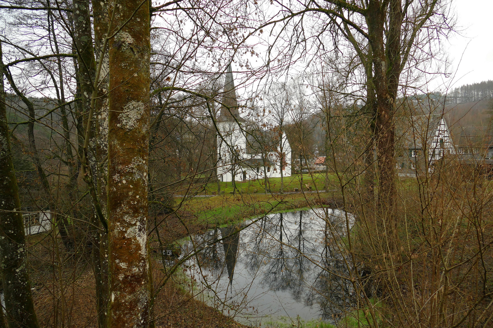 °°°° Die Kirche im Spiegel °°°°