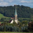 Die Kirche im Wald - äh, im Dorf lassen