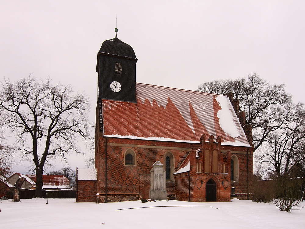 Die  Kirche in Briesen....