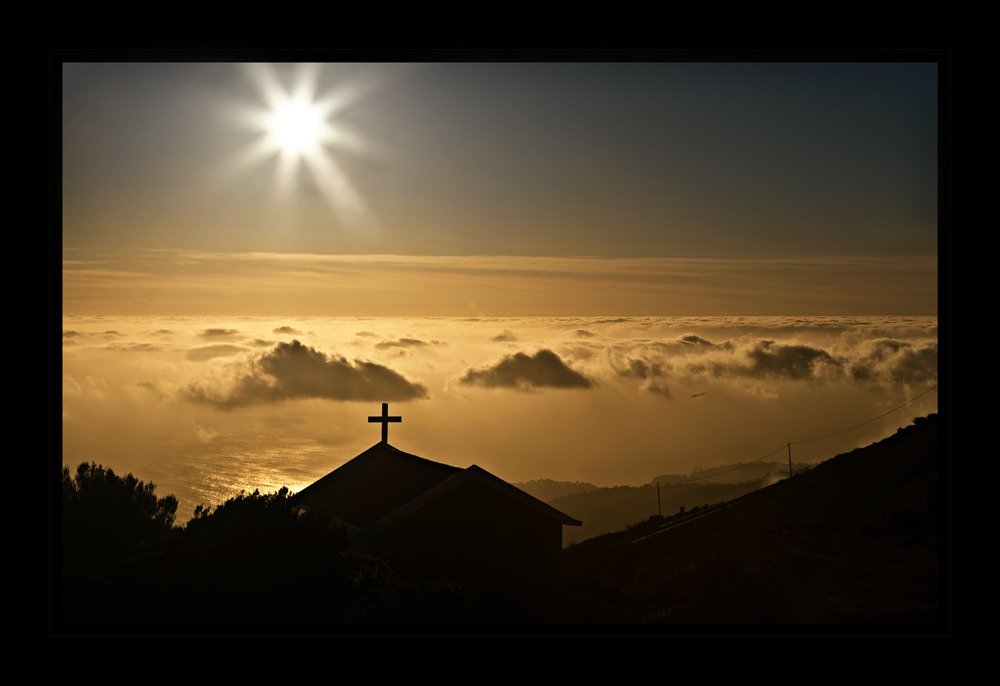 die Kirche in den Wolken