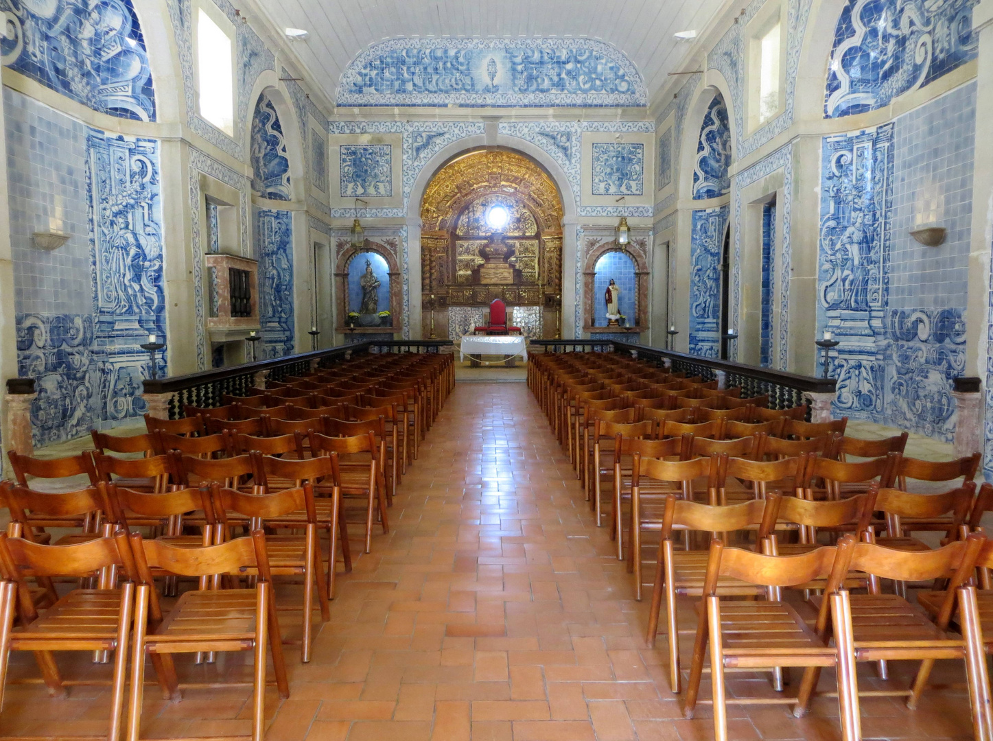 Die Kirche in der Festung Sesimbras ...