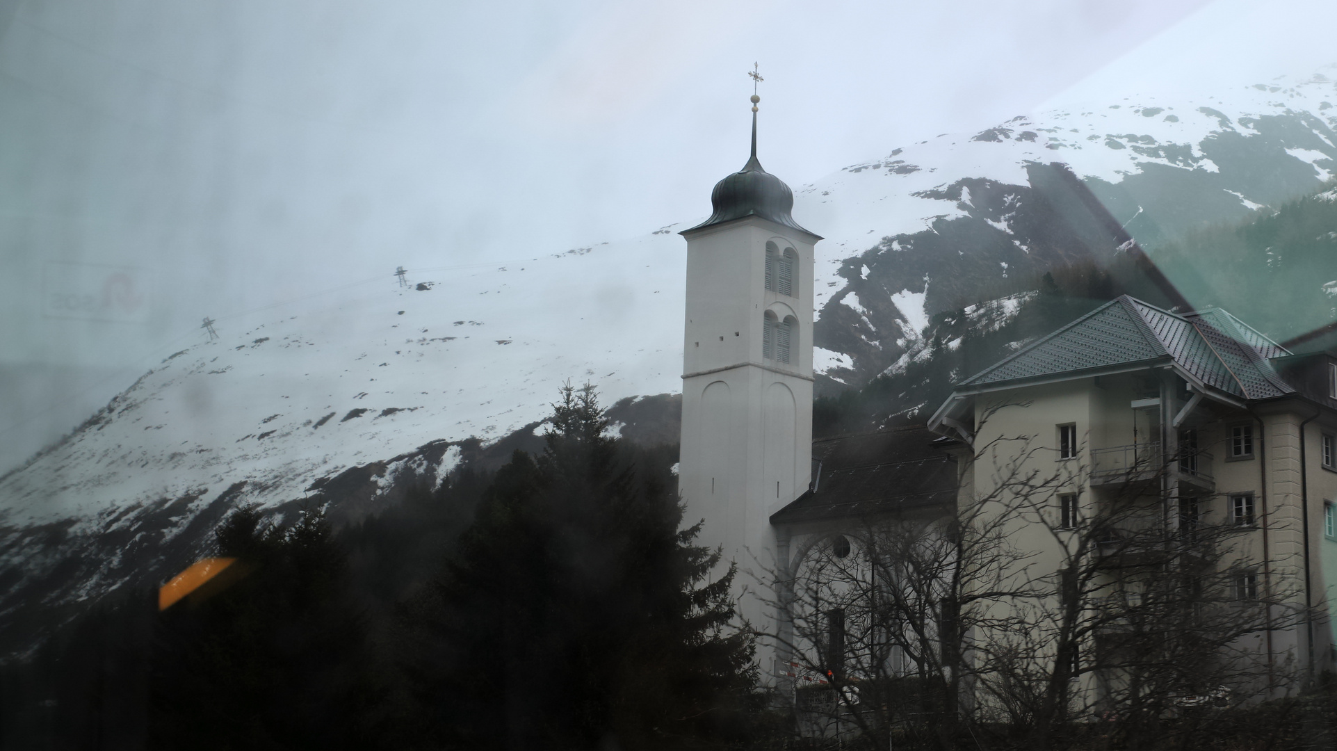 Die Kirche Maria Himmelfahrt in Hospental