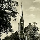 die kirche neben dem marktplatz