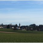 Die Kirche noch mitten im Dorf