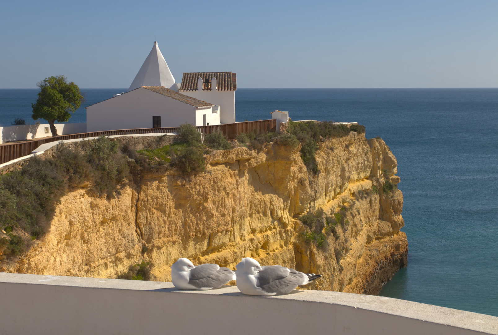 Die Kirche Nossa Senhora da Rocha an der Algarve