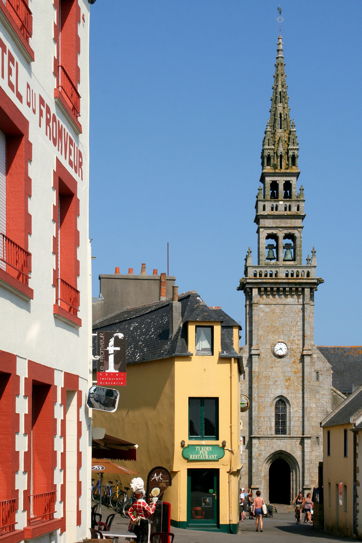 Die Kirche Saint-Pol-Aurélien in Lampaul auf der Insel Ouessant