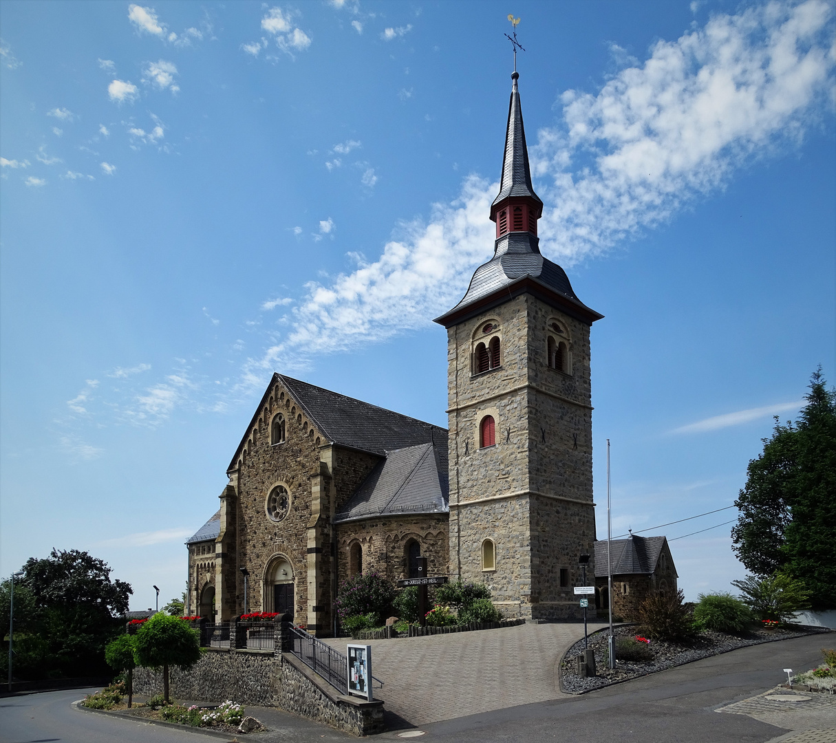 die Kirche St. Nikolaus in Kasbach-Ohlenberg 