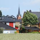 ,Die Kirche steht irgendwie über all rum.