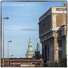 Die Kirche und der Wasserspeicher