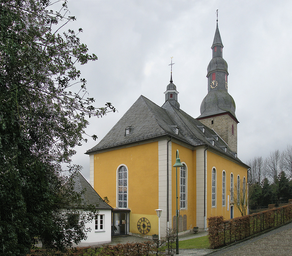 die Kirche von aussen