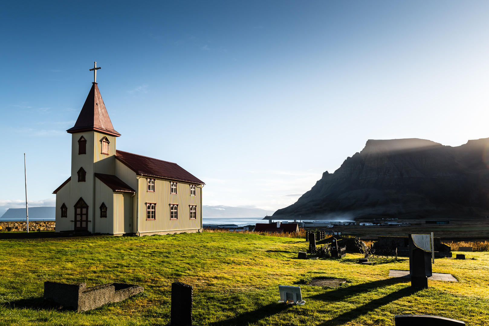 Die Kirche von Bolungarvik