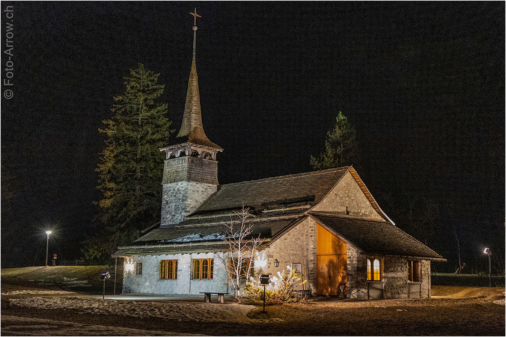 Die Kirche von Kandersteg läutet das alte Jahr aus und das neue Jahr ein