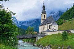 Die Kirche von Ramsau aus dem Malerwinkel