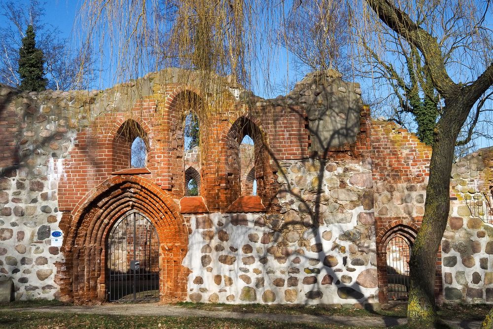 Die Kirchenruine in Satow (2)