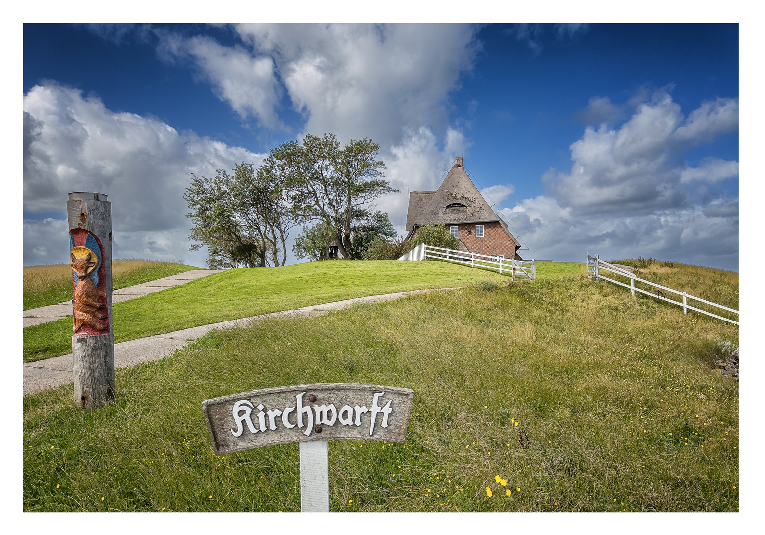 Die Kirchwarft auf Hallig Hooge