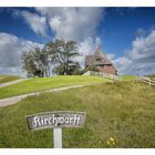 Die Kirchwarft auf Hallig Hooge