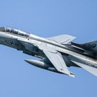 Die Klappdrachen (Tornados) fliegen immer noch