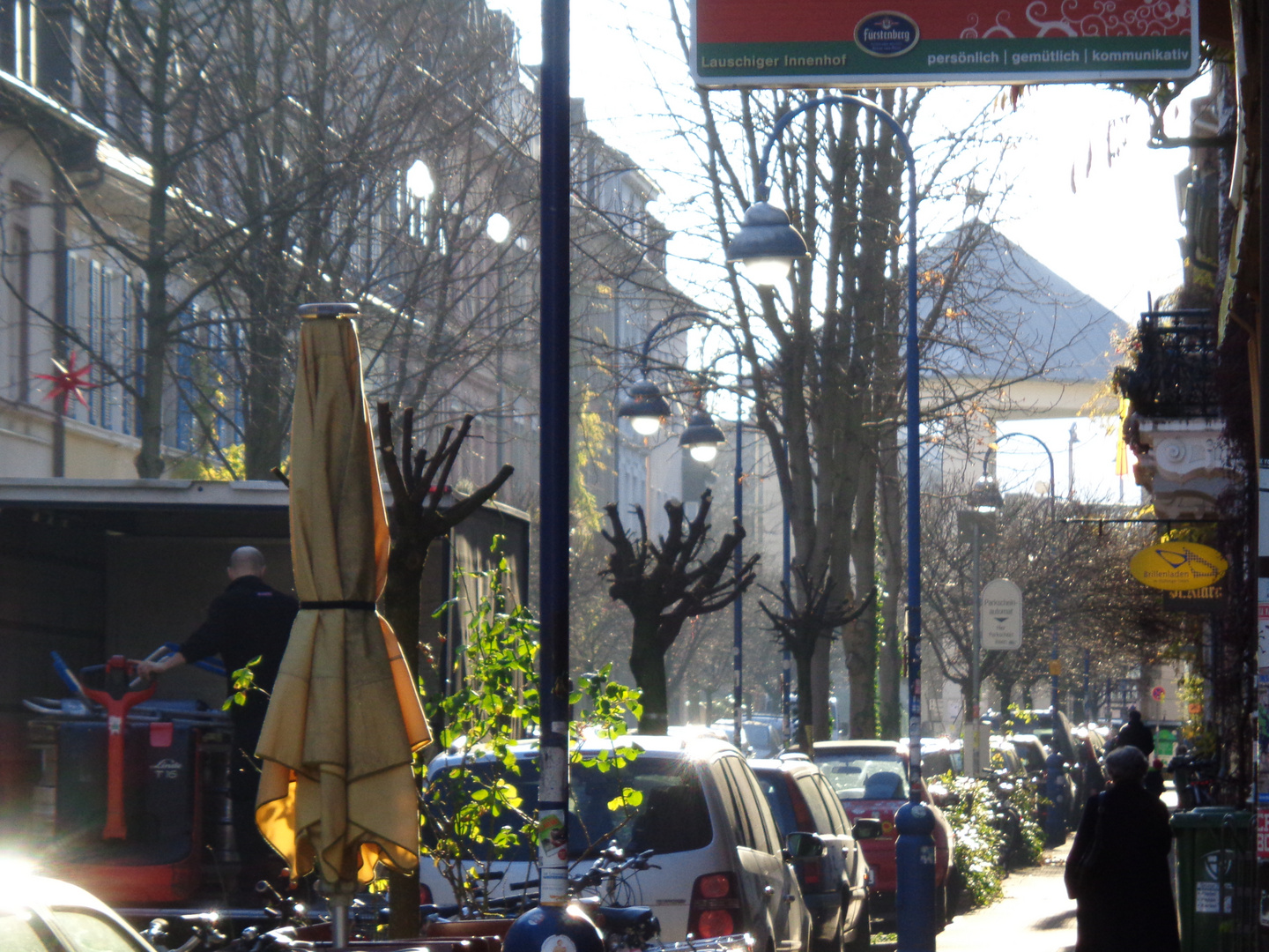 Die Klarastraße in Freiburg im Winterlicht