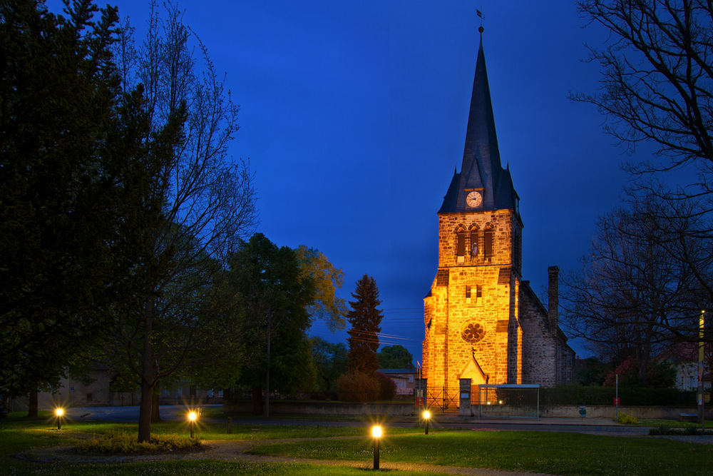 Die kleine Dorfkirche Foto & Bild architektur, architektur bei nacht