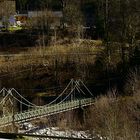 Die kleine Fußgängerbrücke (zur S-Bahnhaltestelle) über die Murg bei Kirschbaumwasen.