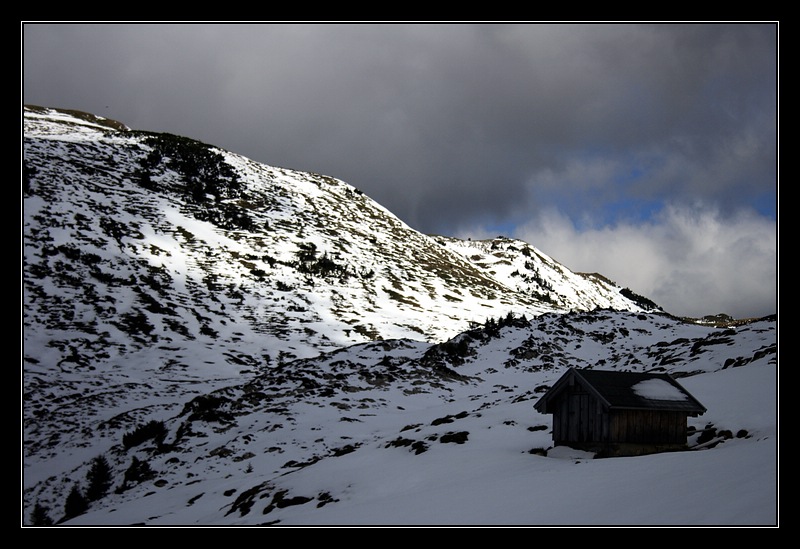 die kleine hütte im schatten