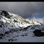 die kleine hütte im schatten