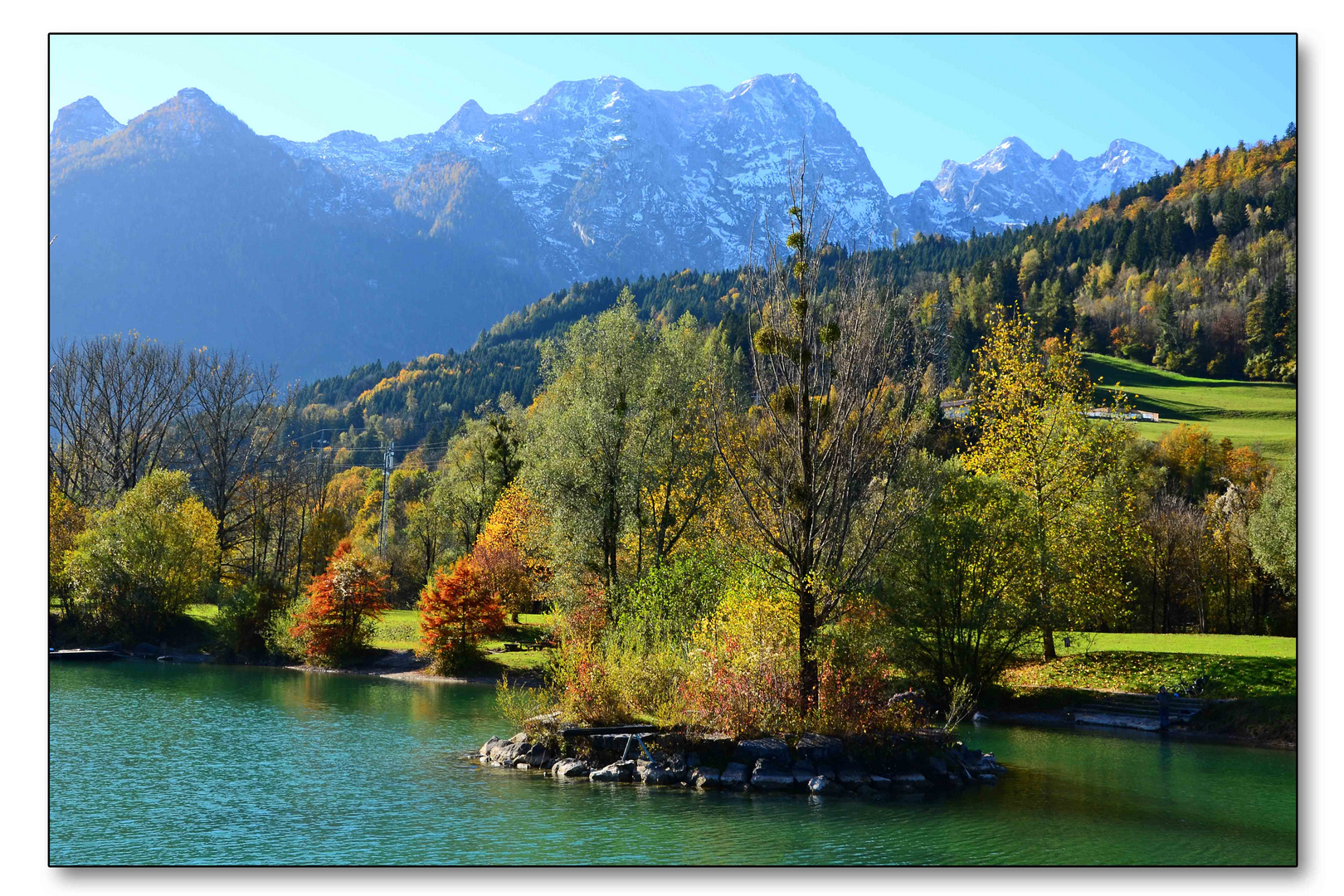 Die kleine Insel im Bürgerausee in Kuchl