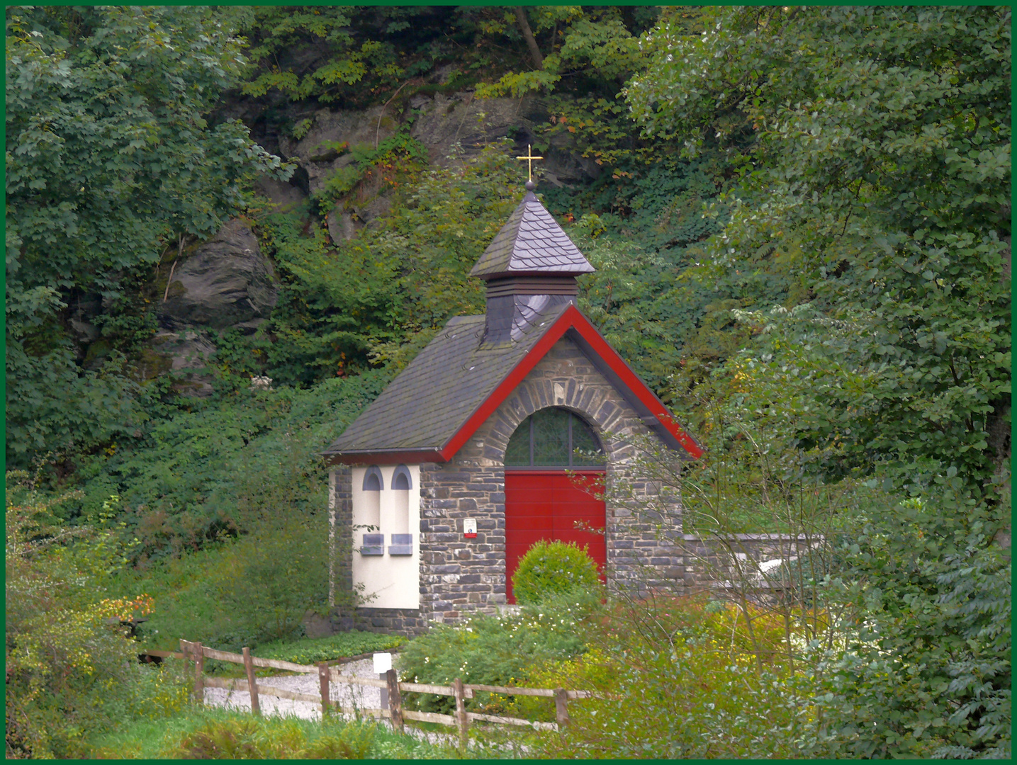 Die kleine Kapelle im Wald bei Monschau