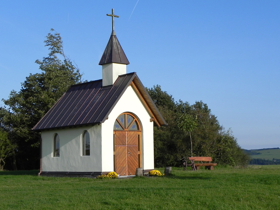 Die kleine Kapelle in Wershofen am Kottenborner Kreuz Foto & Bild