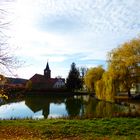 Die kleine Kirche am Dorfteich