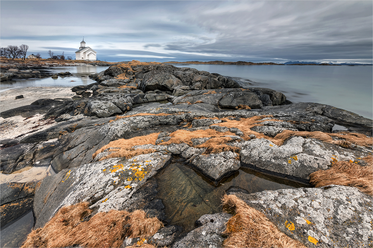 die kleine Kirche am Meer