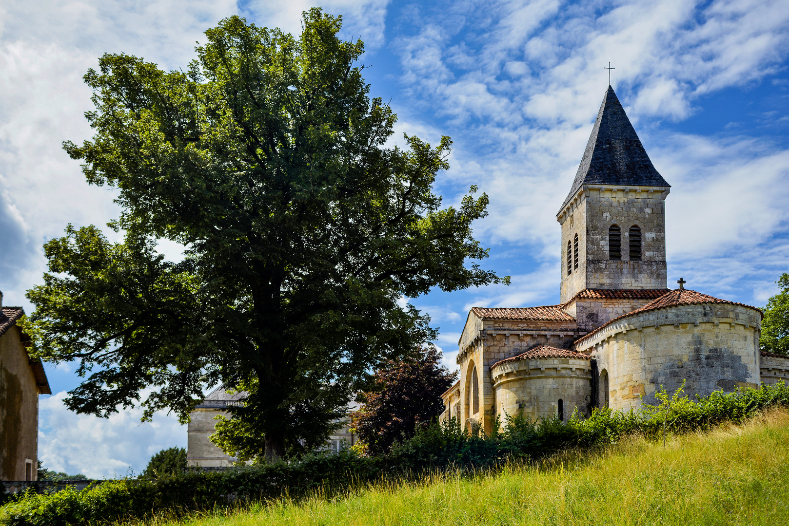 Die kleine Kirche auf dem Hügel 02