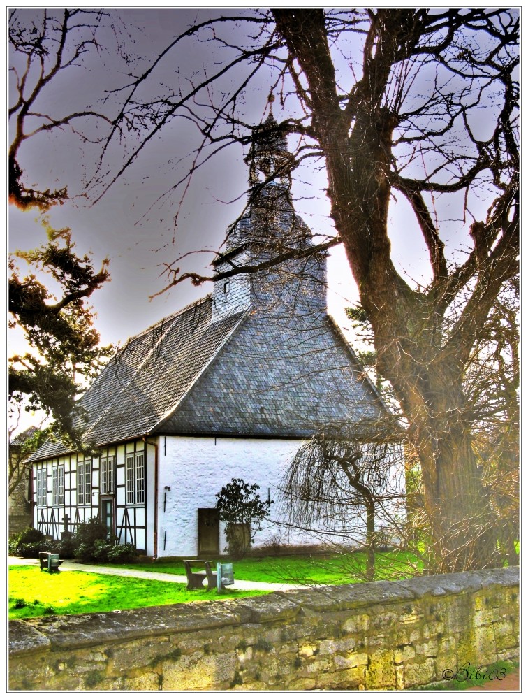 Die kleine Kirche im Grünen ...