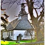 Die kleine Kirche im Grünen ...